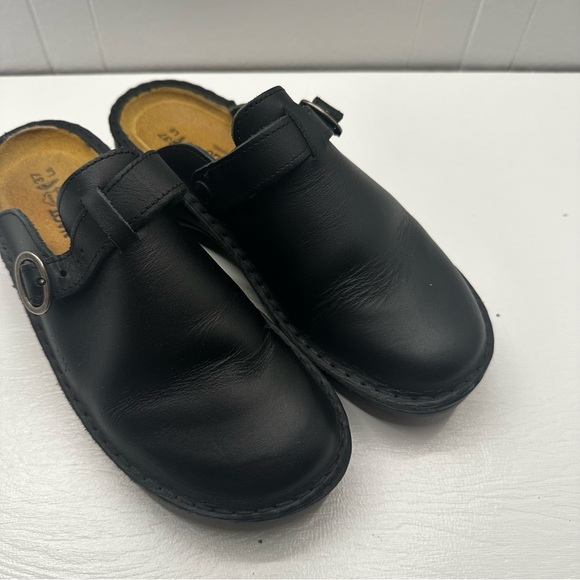 NAOT Shoes Mule Clogs Womens Size US 6.5 EU 37 Black Leather Slip On Round Toe - Picture 1 of 9